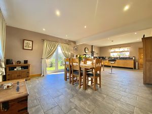 Living Kitchen/Diner- click for photo gallery